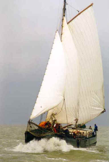 aanstormende boot